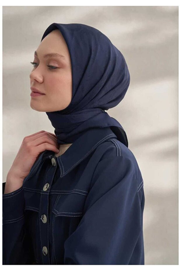 وشاح من قماش الكريب جاكار بنمط Q - 3