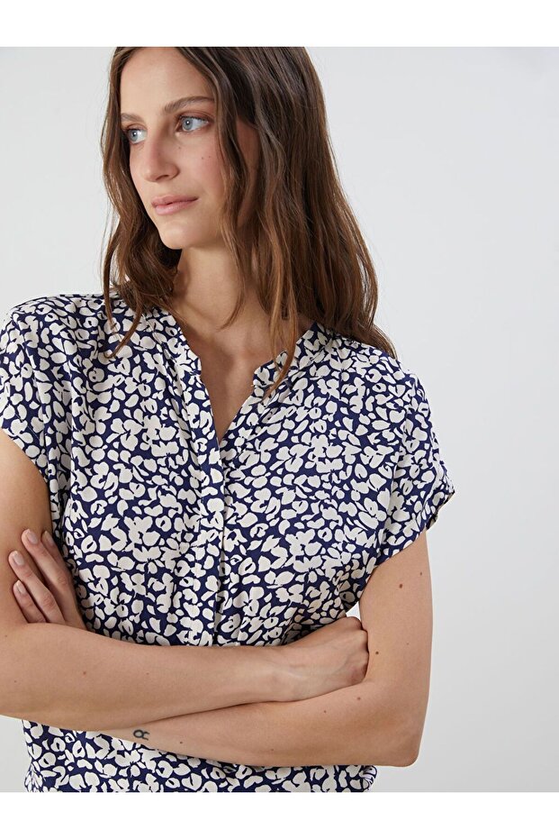 LCWAIKIKI Classic Kaçık Yaka Çiçekli Bluz - 1