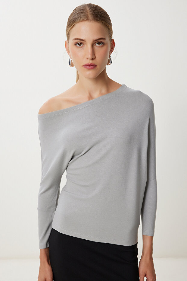 Women's Gray Boat Neck Basic Knitwear Blouse Ub00473