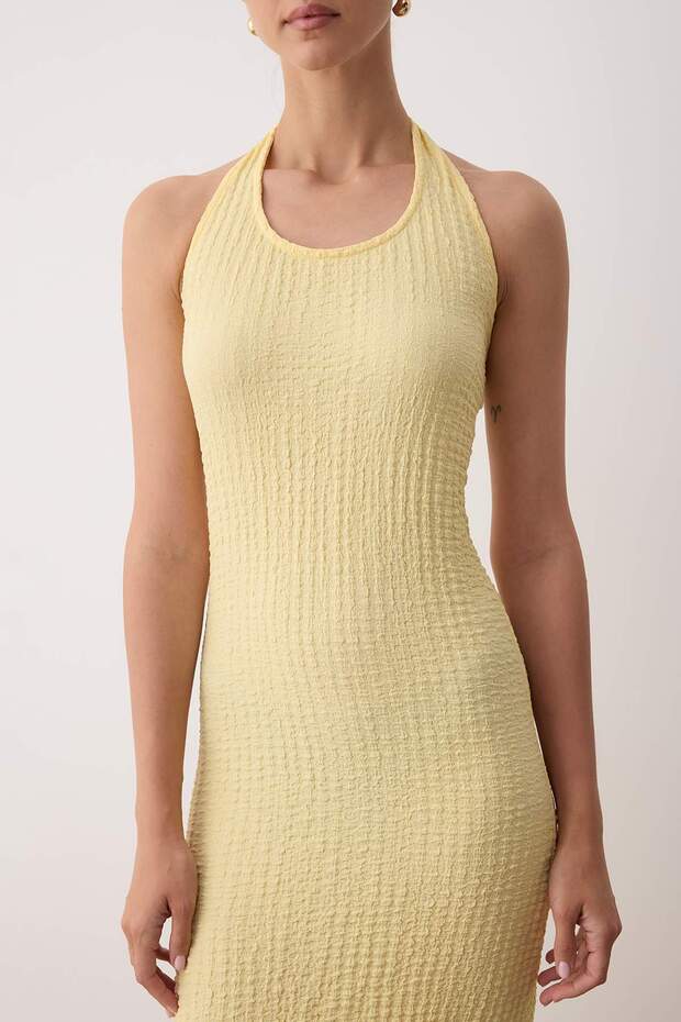 Sarı Dokulu Boyundan Geçmeli Bodycone/Vücuda Oturan Esnek Maxi Örme Elbise TWOSS25EL00900 - 3