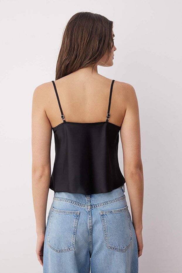 Siyah Askılı Degaje Yaka Saten Dokuma Bluz TWOSS19BB0161 - 5