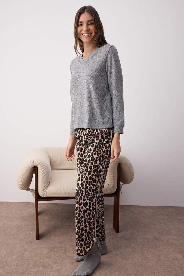 Gri-Çok Renkli Leopar Desenli Biyeli Üst Yumoş, Alt %100 Pamuklu Örme Pijama Takımı THMAW26PT00035 - 2