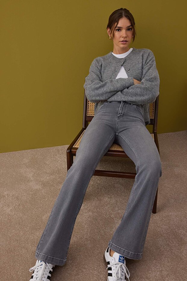 Szare jeansy z wysokim stanem Comfort/Elastyczne jeansy z rozszerzanymi nogawkami TWOAW26JE00047 - 1