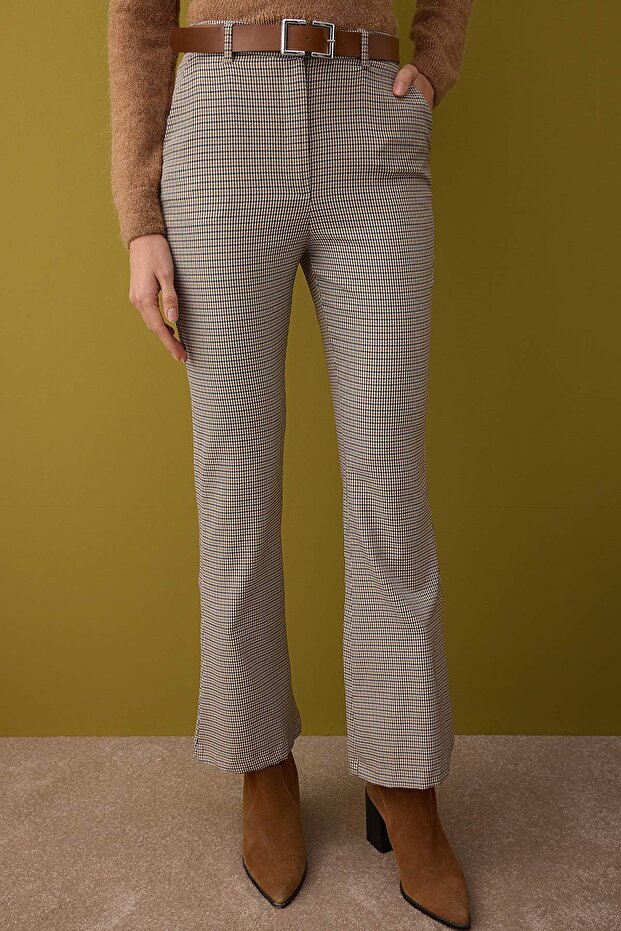 Kahverengi-Çok Renkli Kemerli Flare Ekose Desenli Bootcut Pantolon TWOAW26PL00045 - 3