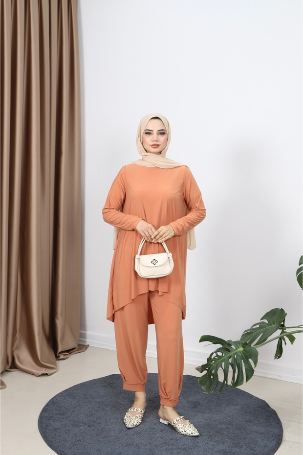 بدلة رياضية بسيطة