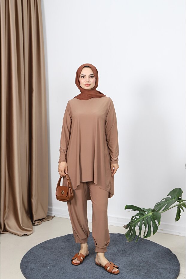 بدلة رياضية بسيطة
