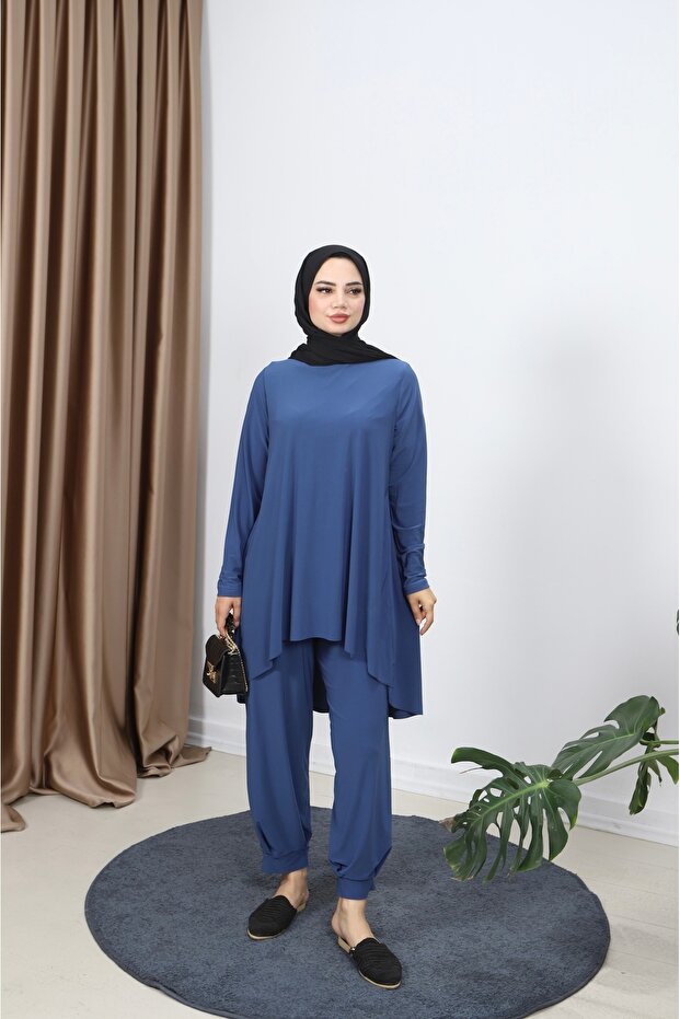 بدلة رياضية بسيطة