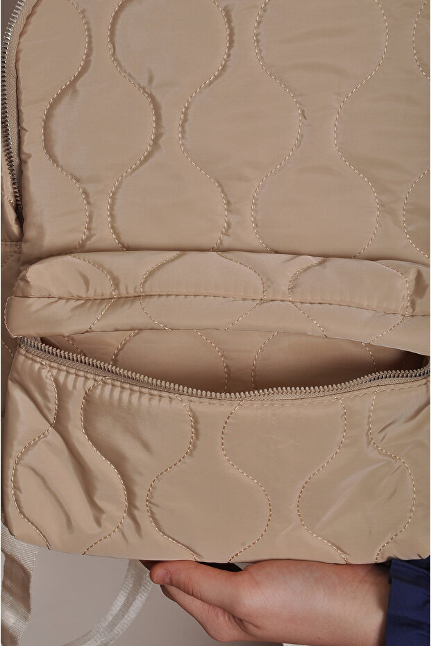 حقيبة ظهر مبطنة وجيبية ومزخرفة منتفخة - 6