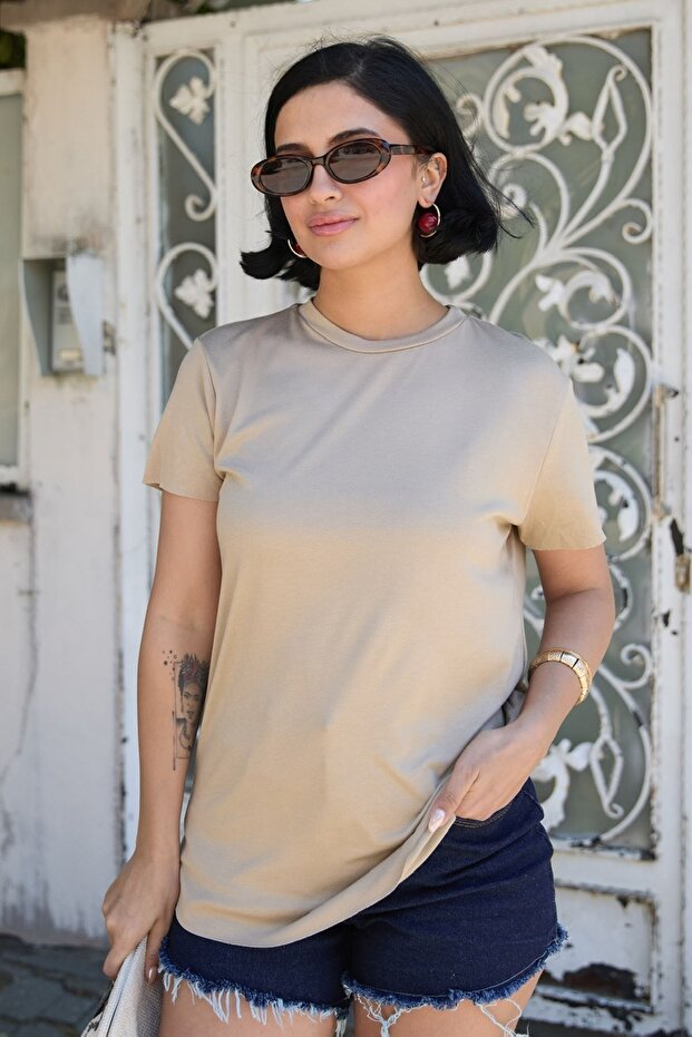 تي شيرت أساسي عادي باللون البيج - 4