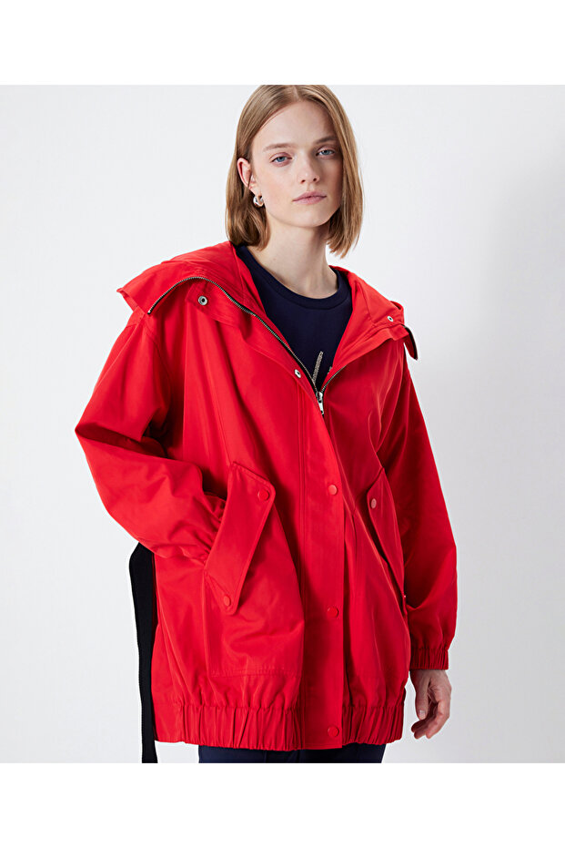 Geniş cepli kapüşonlu mont - 1