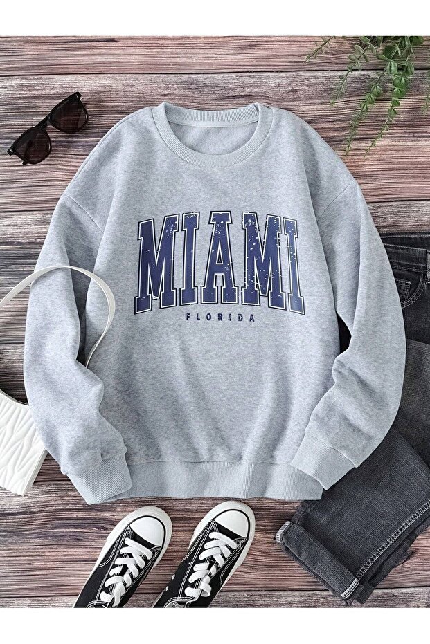 سويت شيرت Miami Florida - رقبة دائرية كبيرة الحجم مطبوعة باللون الرمادي