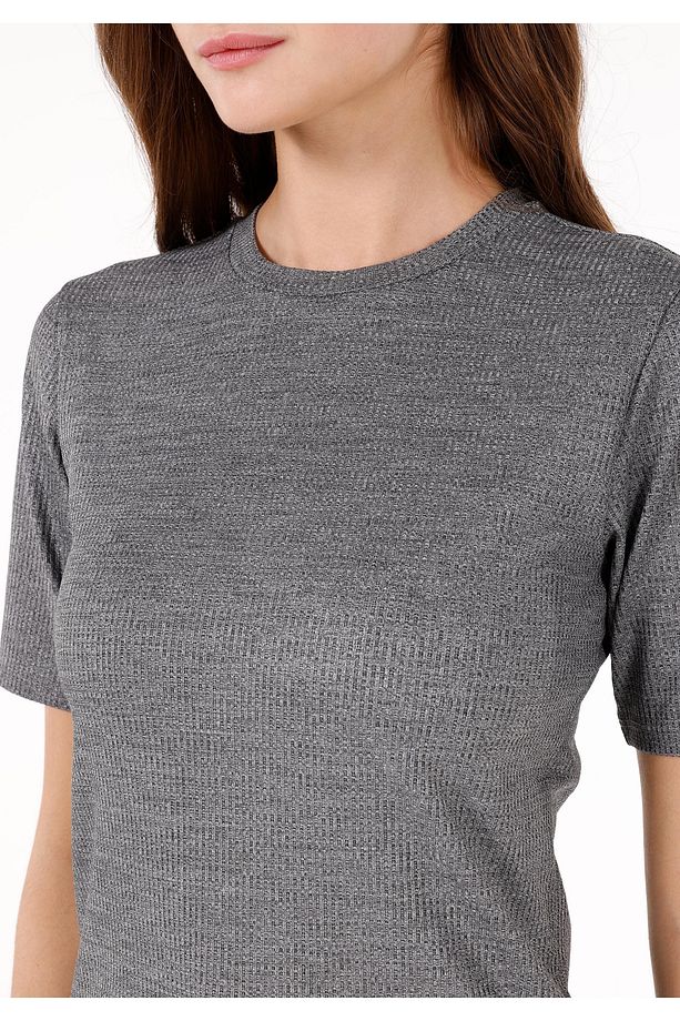 Slim Fit Yuvarlak Yaka Örme Düz Kadın Gri Kısa Kol Tişört - 4