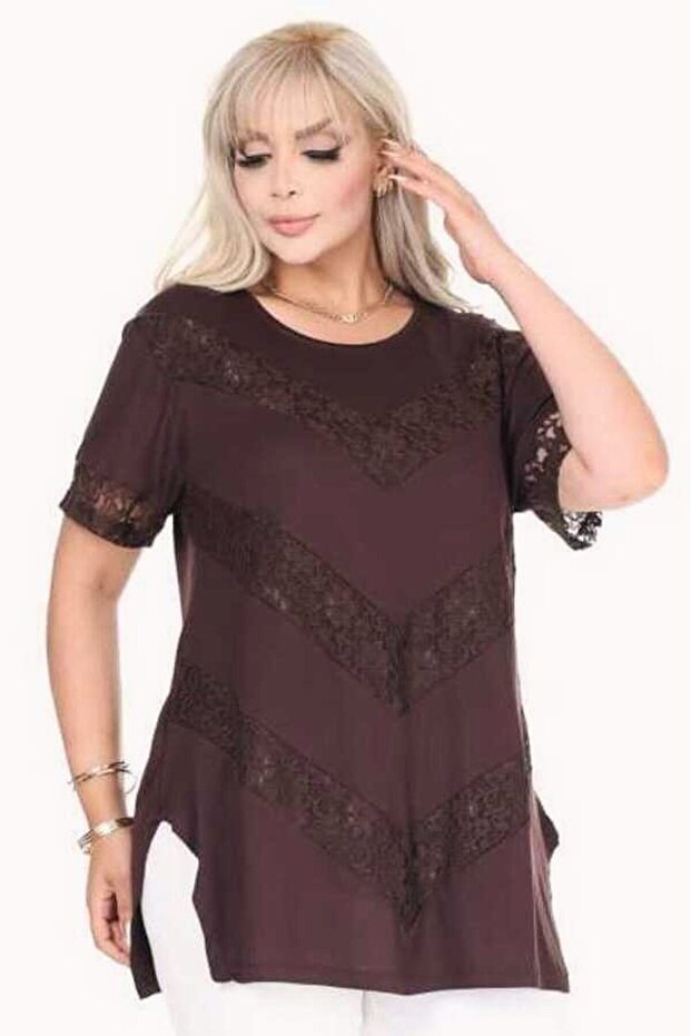 V-Block Asymmetrical Round Neck Flowy Flowy Casual Fit Short Sleeve Blouse with Lace Skirt Slit