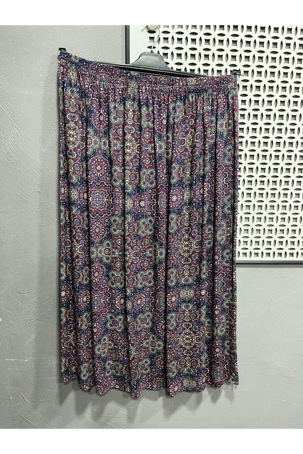 تنورة نسائية منقوشة