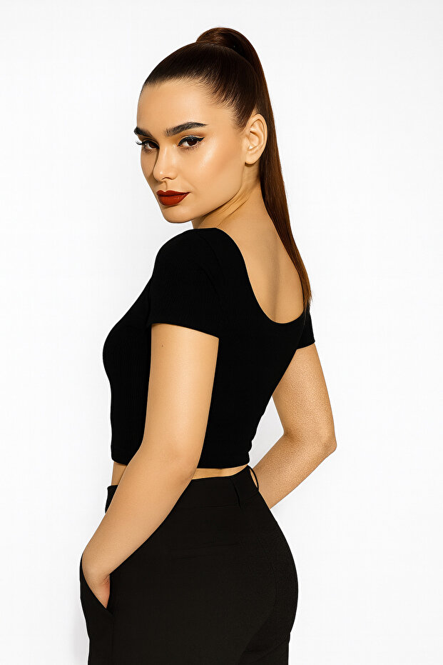 Bustier بياقة بيضاوية وأكمام قصيرة Bustier Crop