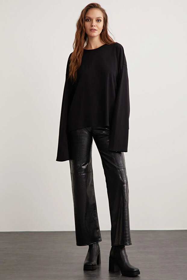 Basic Women's 100% Cotton Crew Neck Oversize Fit Long Sleeve Black T-Shirt