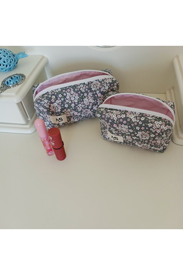 مجموعة من حقيبة مكياج مزخرفة بزهور الصيف مكونة من قطعتين - 1