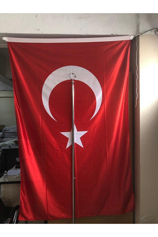 Makam bayrak direği