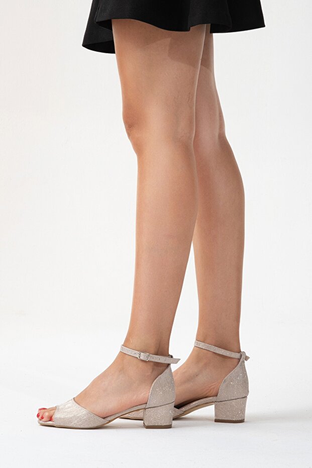 Kadın Altın Rengi Simli Kısa Topuklu Rahat Abiye Ayakkabı - 1