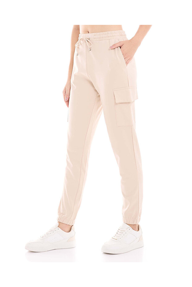 بنطلون رياضي كارجو سادة مع خصر برباط - 3