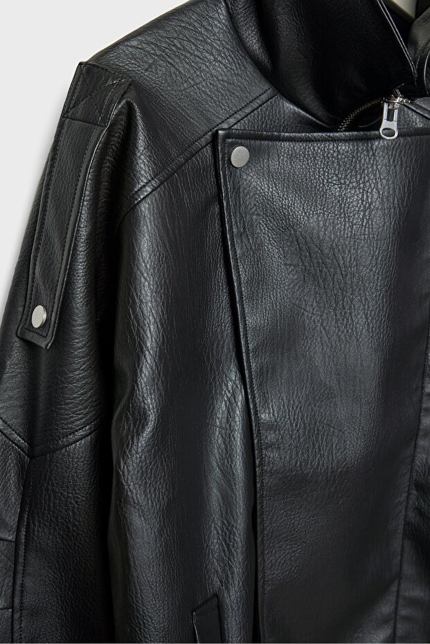 سترة جلدية كبيرة الحجم مع طوق - 8