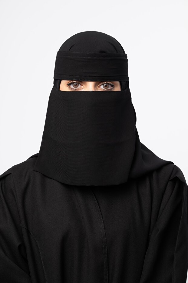 نقاب نسائي قصير بسير جانبي مائل – محتشم وأنيق