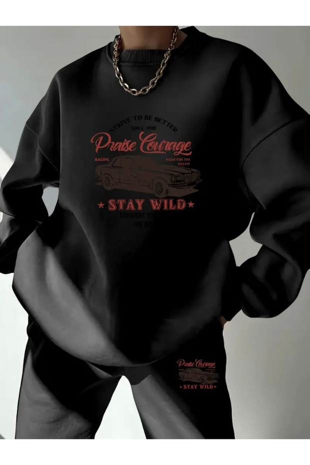 طقم رياضي برقبة دائرية للجنسين مطبوع عليه سيارة STAY WILD