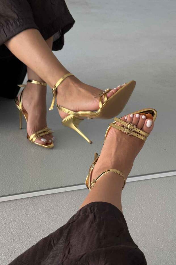 Rumi Stone Buckle Detailed Ankle Strap Gold