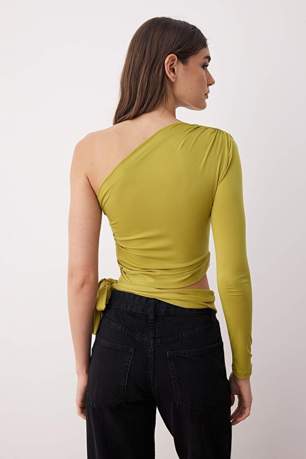 Yağ Yeşili Slim Bağlama Detaylı Tek Kol Crop Esnek Örme Bluz TWOAW23BZ00094 - 4