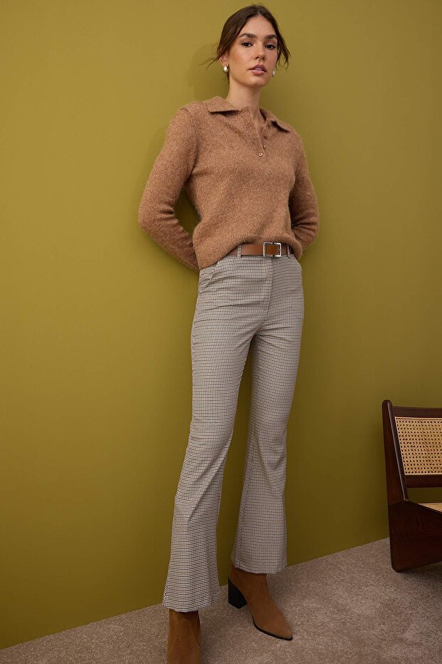 Kahverengi-Çok Renkli Kemerli Flare Ekose Desenli Bootcut Pantolon TWOAW26PL00045 - 2