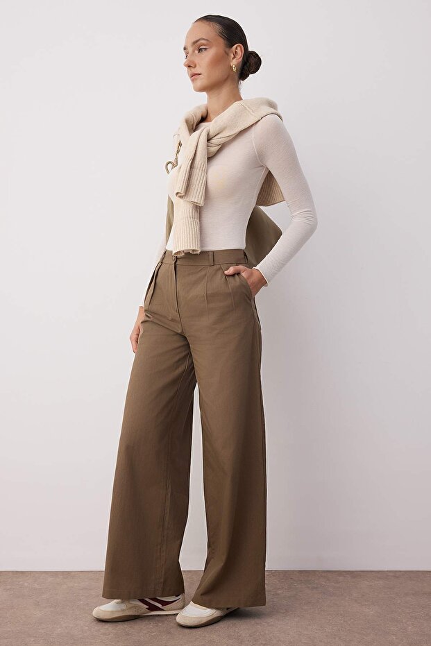 Kahverengi İnce Dökümlü Yumuşak Tuşeli %100 Pamuk Wide Leg/Geniş Paça Pantolon TWOAW26PL00010 - 1