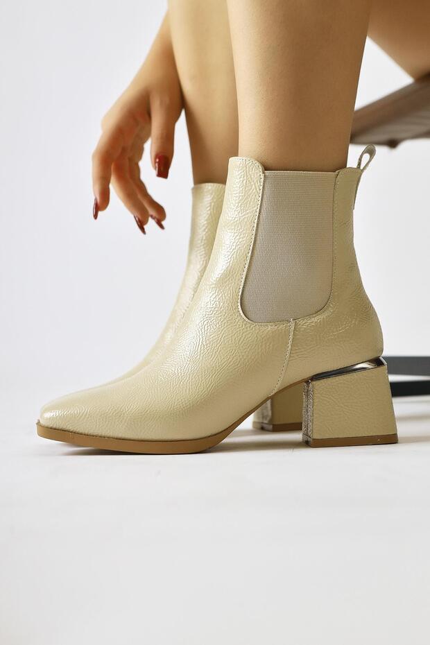 Galya Beige Wrinkled Patent Leather Short Heeled Women's Pull-Out Boots, Women's Bootie