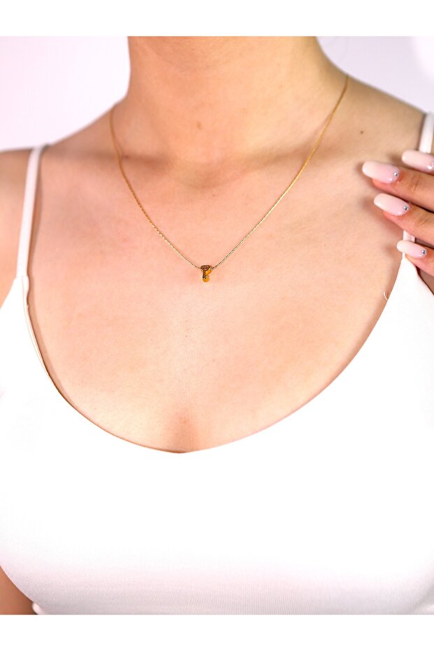 Elegant Cobra Chain Necklace: Fashionable and Sophisticated Design with Minimalist Figures