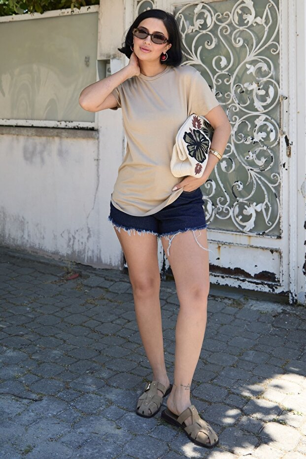 تي شيرت أساسي عادي باللون البيج - 5