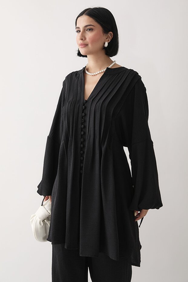 بدلة أيروبين سوداء برباط وأكمام مضلعة - 4