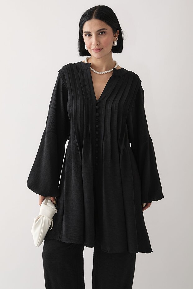 بدلة أيروبين سوداء برباط وأكمام مضلعة - 3