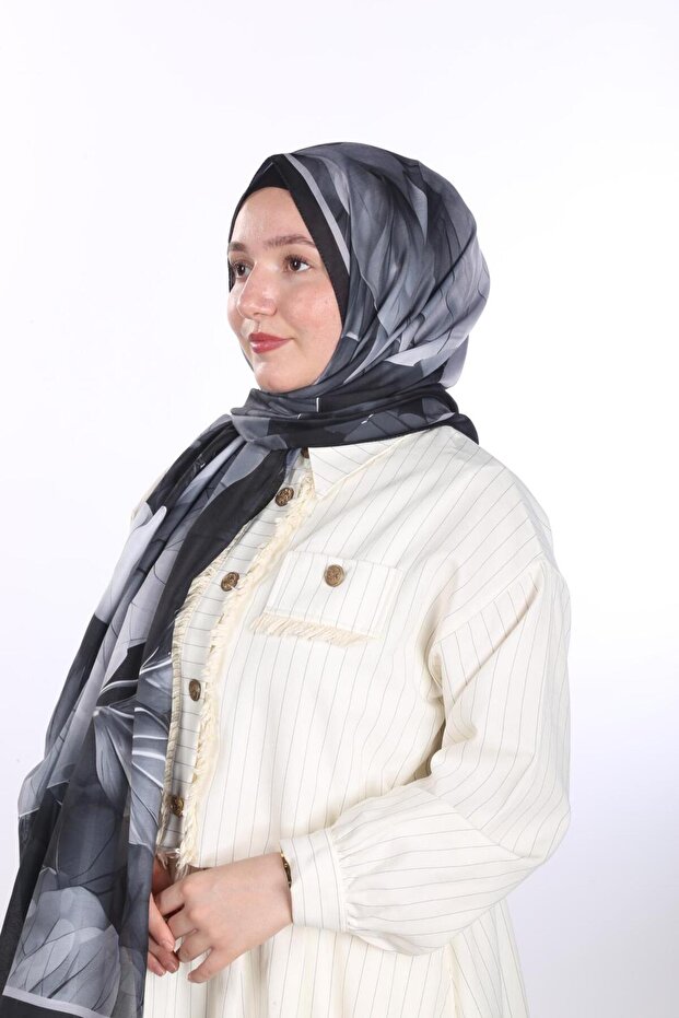 شال منقوش بأوراق الشجر باللون الأسود والرمادي - دي لونا - 3