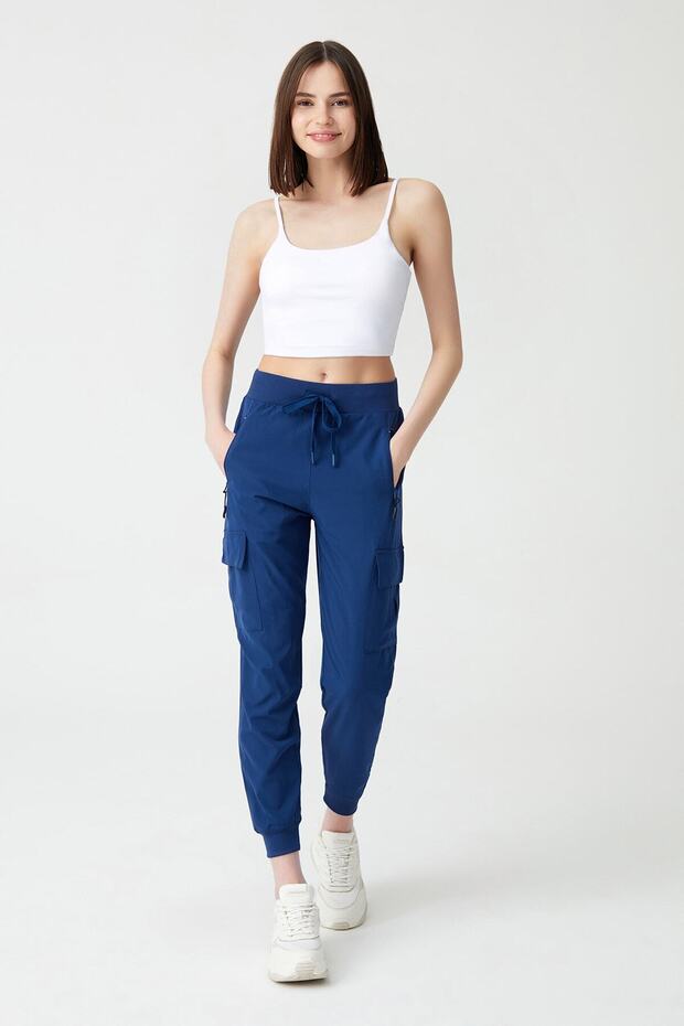 Damskie granatowe spodnie jogger z kieszeniami cargo, z elastyczną talią i nogawkami Cargo - 3