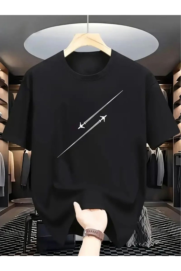تي شيرت برقبة دائرية كبيرة الحجم مطبوع عليه طائرة