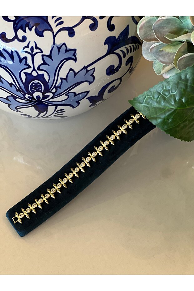 Nail model stone detailed steel bracelet