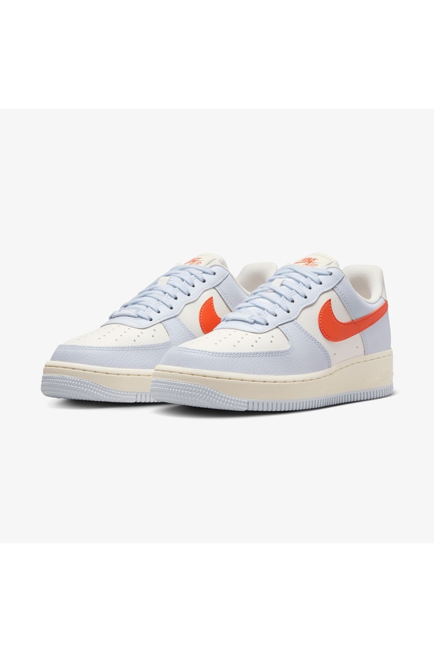 AIR FORCE 1 COOLS OFF - 1