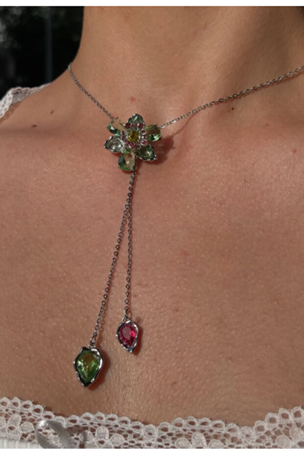 Idyllia Necklace Green Flower Elevator Y Necklace