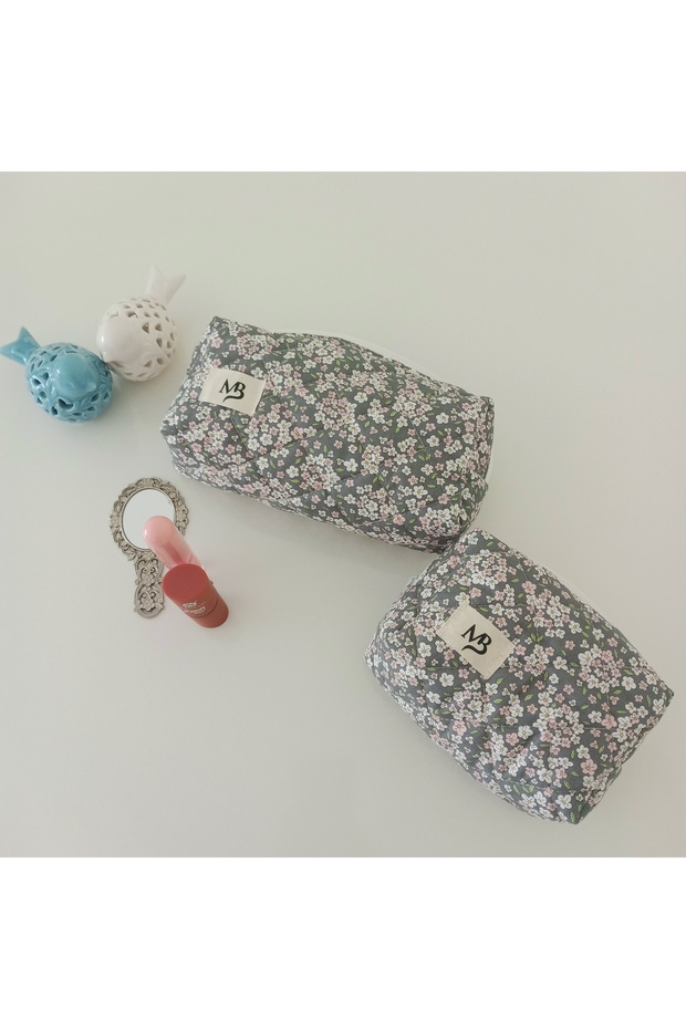 مجموعة من حقيبة مكياج مزخرفة بزهور الصيف مكونة من قطعتين - 3