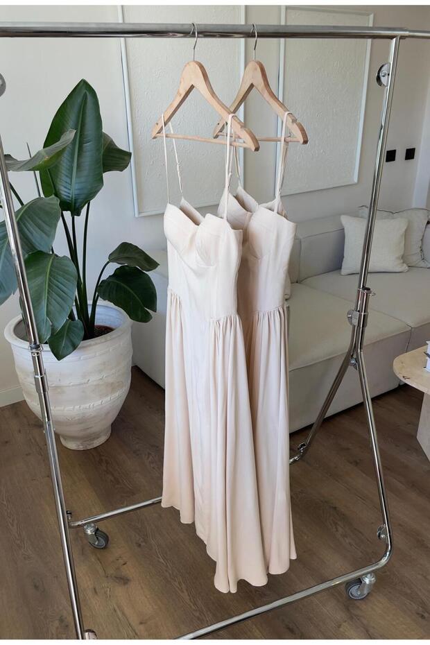 KALP DETAY EKRU ELBİSE - 3