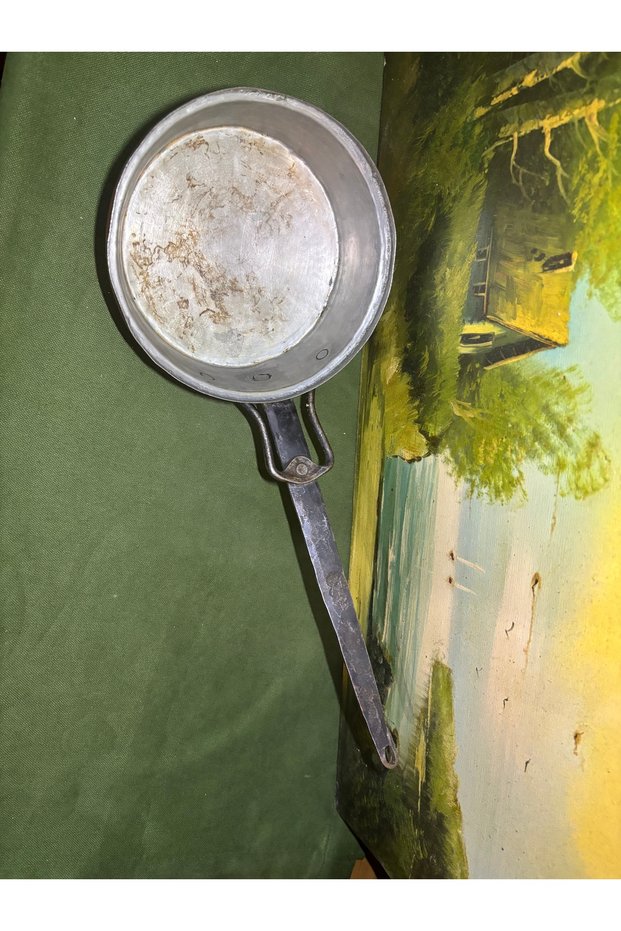 Antique Copper Pan with a Diameter of 19 cm and a Height of 5.5 cm