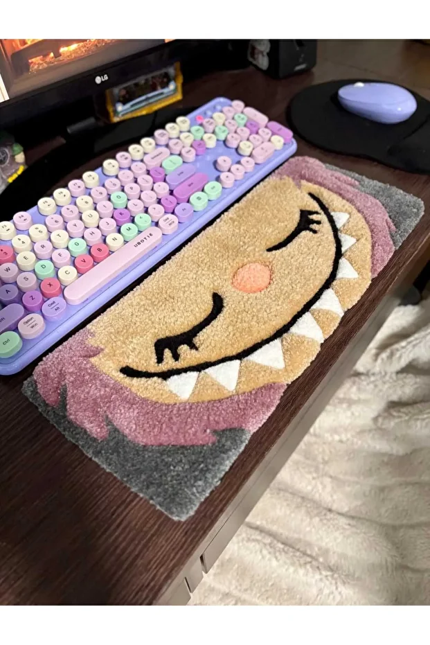 Labubu Klavye Halısı - Kişiye Özel Klavye Destek Halısı - Mouse Pad - El Yapımı Tufting Halı - 1