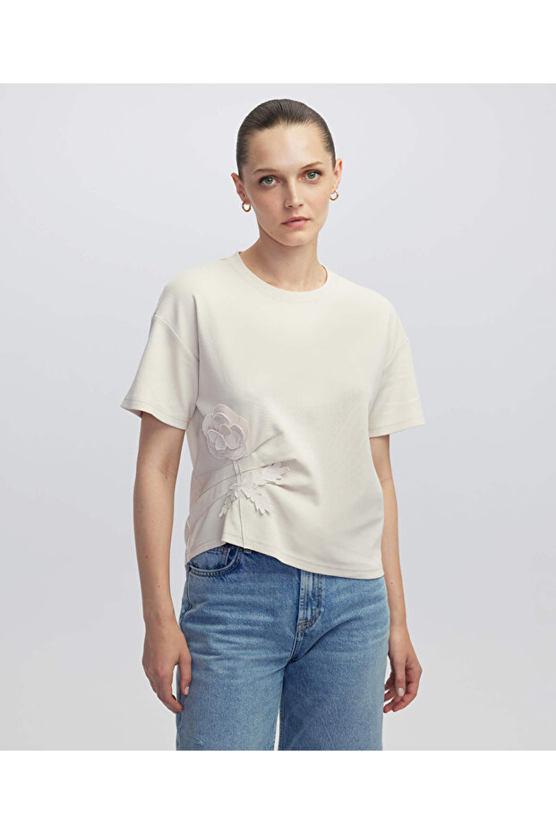 Çiçek aplikeli tişört - 1