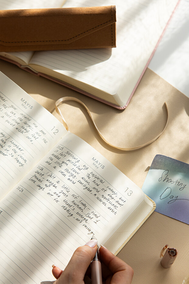 5 Yıllık Süresiz Günlük Ajanda 13x21 - Sarı - 5