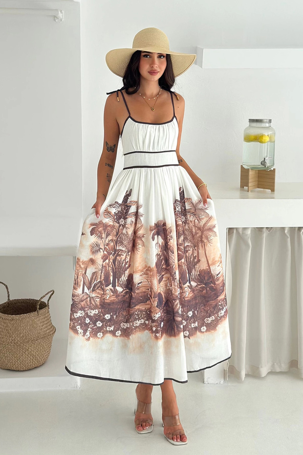 cu model in Rochie Maro - 1