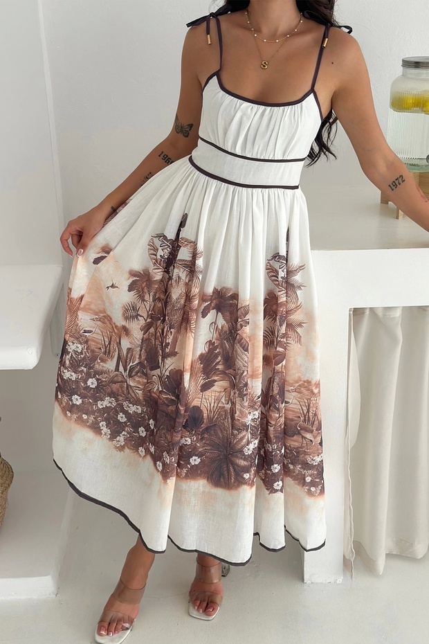 cu model in Rochie Maro - 4